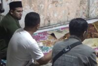 Ketua Komisi II DPRD Kabupaten Sukabumi, Hamzah Gurnita, saat mengunjungi rumah duka, Sabtu (18/01/2025) dini hari.