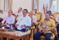 Ketua DPRD Kab. Sukabumi, Budi Azhar Mutawali (kanan), Bupati Sukabumi, Asep Japar (tengah), Sekda Kab. Sukabumi, Ade Suryaman (kiri), saat menghadiri zoom meeting peluncuran Indikator IPKD MCP tahun 2025.