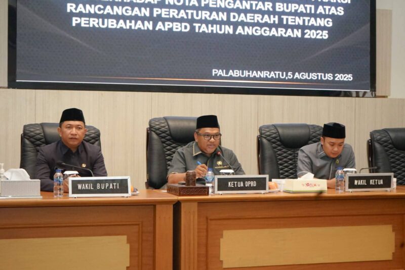Rapat Paripurna dengan agenda Penyampaian Pandangan Umum Fraksi-Fraksi terhadap Nota Pengantar Bupati Tentang Raperda APBD Tahun 2025, Selasa (5/8/2025).