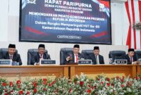 Ketua DPRD Kabupaten Sukabumi, Budi Azhar Mutawali, pimpin rapat paripurna dengan agenda mendengarkan Pidato Kenegaraan Presiden pada HUT ke-80 RI. | Foto : Dok. DPRD