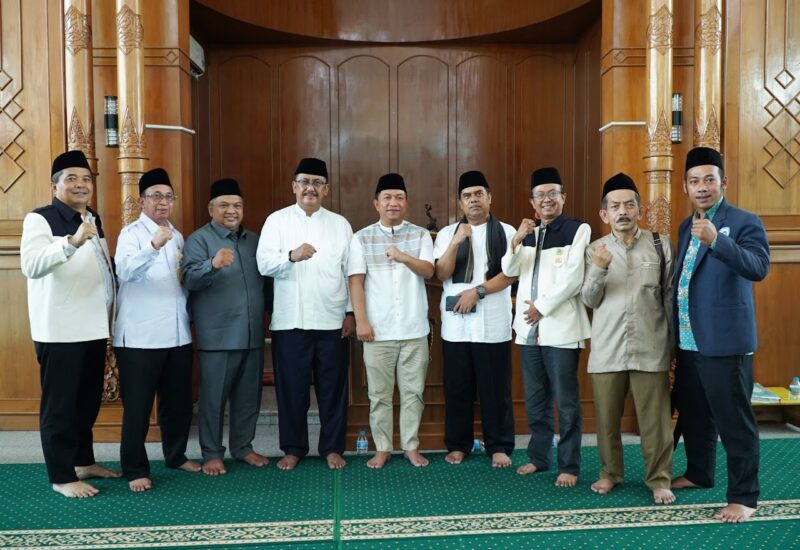 Ketua DPRD Kabupaten Sukabumi, Budi Azhar Mutawali, menghadiri Istighosah Kubro di Masjid Agung Palabuhanratu, Kamis (4/9/2025). | Foto : Dok. Humas DPRD