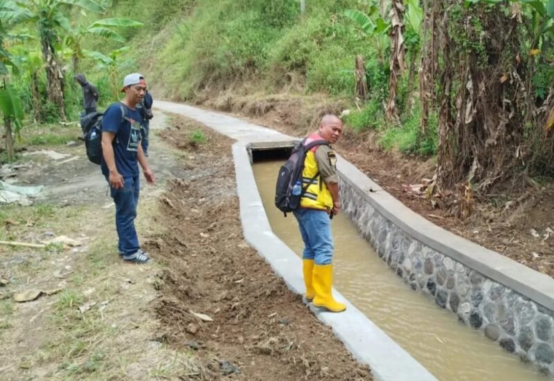 Peningkatan PJIP 14 di Cibagong, Desa Parakanlima, Kecamatan Cikembar, Kabupaten Sukabumi, Rabu (1/10/2025).