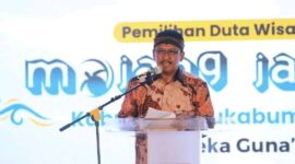 Bupati Sukabumi, Asep Japar, saat memberikan sambutan di grand final Mojang Jajaka 2025, di Auditorium Universitas Nusa Putra, Jumat (3/10/2025).