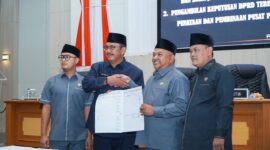 DPRD Kabupaten Sukabumi sahkan dua Raperda, Selasa (14/10/2025). |Foto : Dok. DPRD