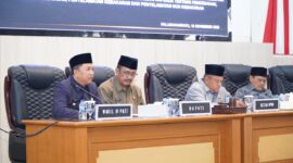 Rapat paripurna DPRD Kabupaten Sukabumi tiga pembahasan
