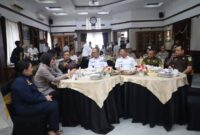 Ketua DPRD Kabupaten Sukabumi, Budi Azhar Mutawali (kanan kedua)