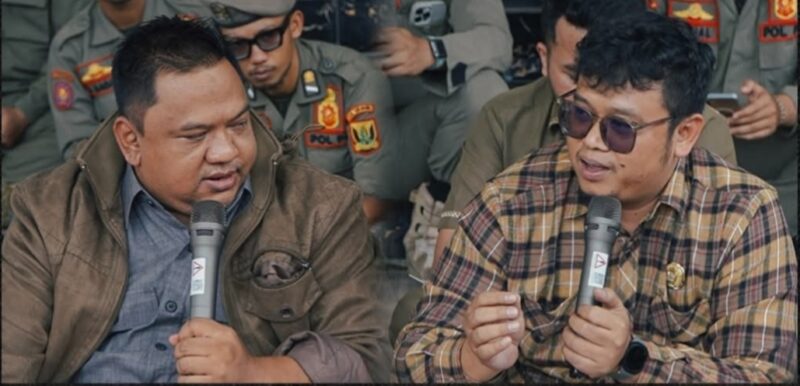 Ketua DPRD Kabupaten Sukabumi, Budi Azhar Mutawali (kiri) audiensi bersama Aliansi Kaum Muda