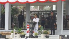 Wakil Bupati Sukabumi, Andreas, saat bertindak sebagai Inspektur Upacara Peringatan HUT RI ke-81 di Lapas Kelas IIA Warungkiara, Senin (17/8/2026).