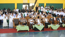 Ketua DPRD Kabupaten Sukabumi, Budi Azhar Mutawali (kedua kiri), saat menghadiri pelantikan pengurus MUI, Selasa (1/9/2026).